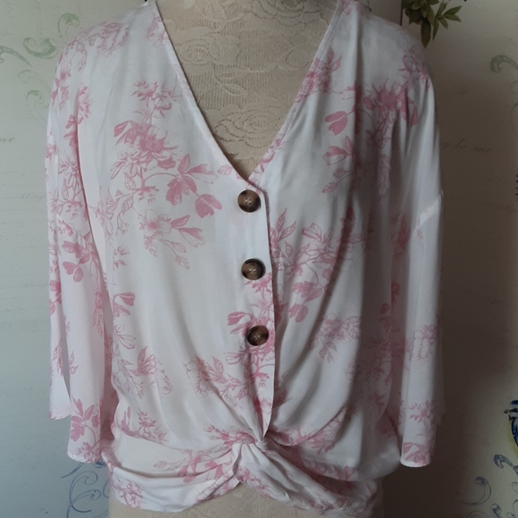 Polly & Ester Top. - Picture 2 of 10